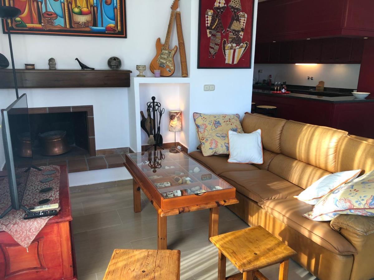 Loft Acogedor Con Terraza Y Parking En El Centro Apartment Huesca Bagian luar foto