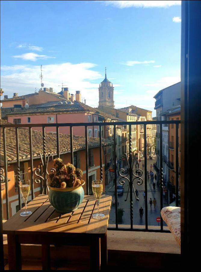 Loft Acogedor Con Terraza Y Parking En El Centro Apartment Huesca Bagian luar foto
